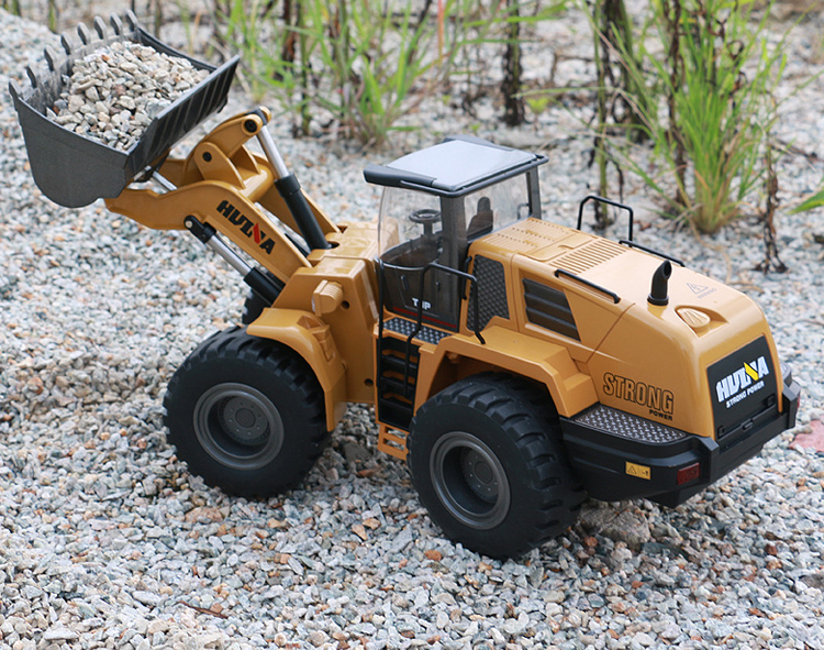 HUINA 583 2.4G 1:14 Bulldozer Electric Remote Control Engineering Vehicle Gifts