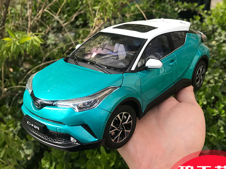 Toyota C-HR car model in scale 1:18 Blue