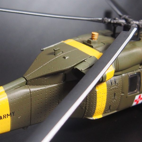 1/72 Scale Diecast Model Helicopter, Sikorsky S-70 Army UH-60 Black Hawk (Blackhawk) Medical Evacuation Helicopter, Full Metal Helicopter Scale Model