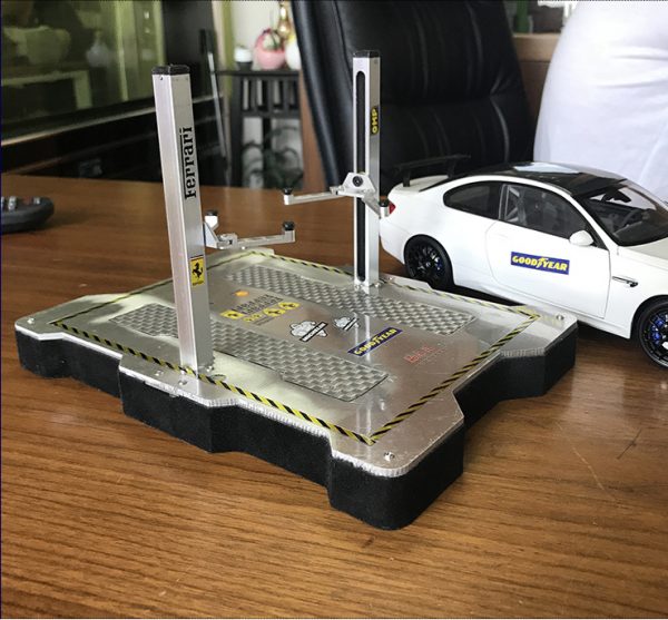 Two-post Car Lift with Car Repair Platform For 1/18 Diecast Scale Model Cars, Set accessories for Scale Model Car Repair Shop scenes
