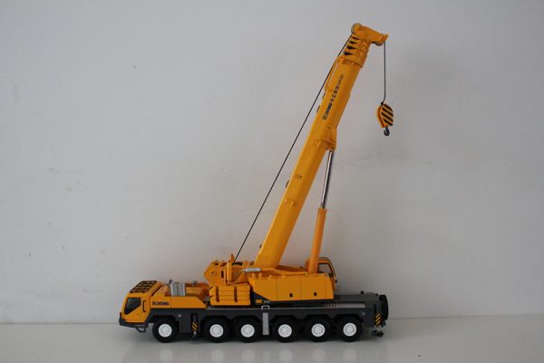 1/50 XCMG 200 ton Mobile Crane All Terrain Crane QAY200 Truck Crane Diecast Scale Model. (Construction Vehicles, Heavy Equipment, Machinery, heavy-duty vehicles, construction engineering Scale Model)