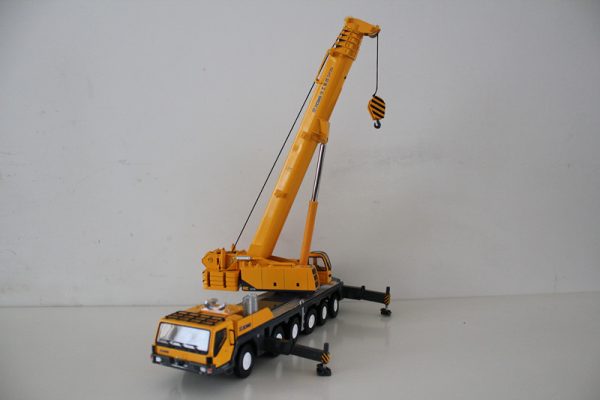 1/50 XCMG 200 ton Mobile Crane All Terrain Crane QAY200 Truck Crane Diecast Scale Model. (Construction Vehicles, Heavy Equipment, Machinery, heavy-duty vehicles, construction engineering Scale Model)
