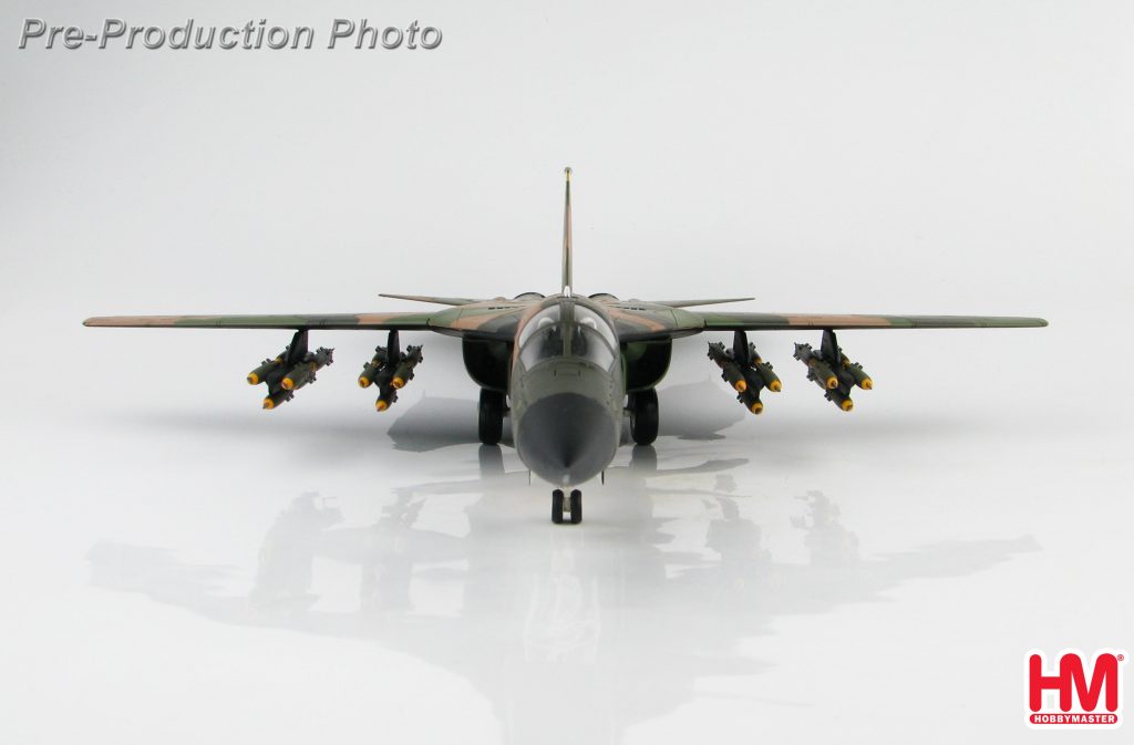 Hobby Master Collector 1/72 Air Power HA3025 US Air Force General Dynamics F-111 Aardvark 67-0067, 429th TFS/474th TFW, Thailand, early 1970s (Military Airplanes Diecast Model, Pre-built Aircraft Scale Model)