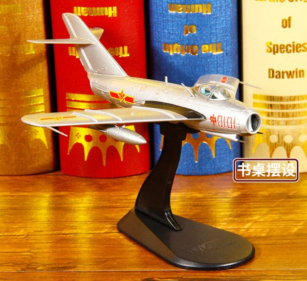 Hobby Master Collector 1/72 Air Power Series HA5906 J-5 Jet Fighter Red 0101, China Air Force (PLAAF), 1956 (Airplanes Diecast Model, Military Aircraft Scale Model)