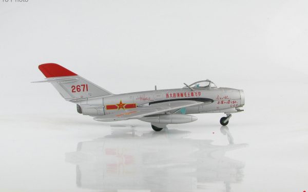 Hobby Master Collector 1/72 Air Power Series HA5907 J-5 Jet Fighter Red 2671, China Air Force (PLAAF), 1960s (Airplanes Diecast Model, Military Aircraft Scale Model)