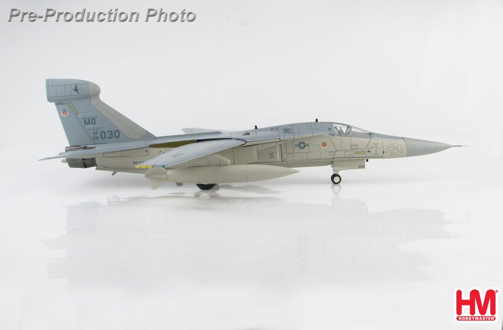 Hobby Master Collector 1/72 Air Power HA3022 United States Air Force General Dynamics–Grumman EF-111A Raven electronic-warfare aircraft 66-0030 390th ECS/48th TFW(P), Operation Desert Storm, Saudi Arabia early 199 (Military Airplanes Diecast Model, Pre built Aircraft Scale Model)