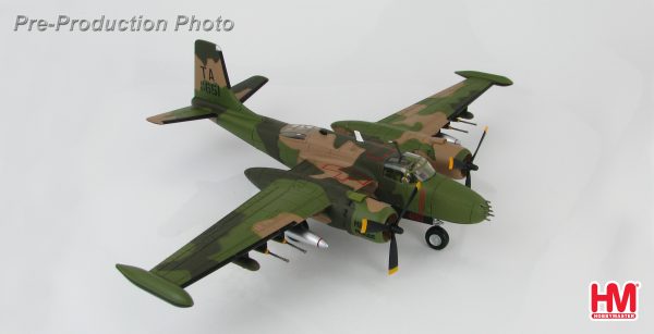 Hobby Master Collector 1/72 Air Power HA3224 Douglas B-26K Counter Invader AF64-651, 609th S.O.S., 59th S.O.W., Nakhon Phanom, Thailand 4251969. Douglas A-26 Invader light bomber and ground attack aircraft (Military Airplanes Diecast Model, Pre built Aircraft Scale Model)