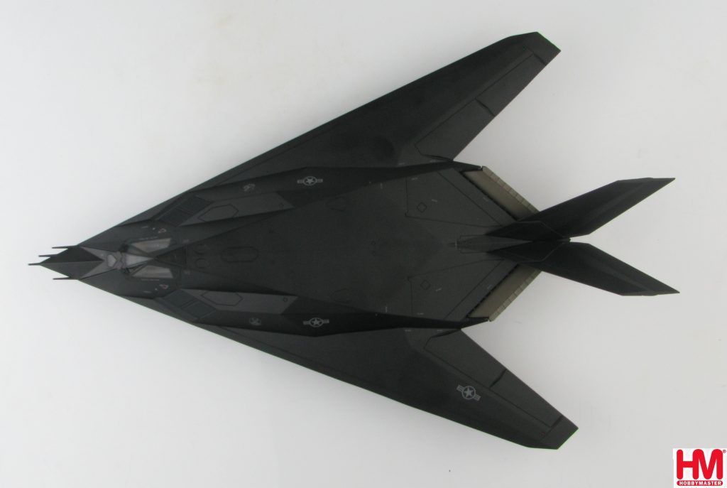 Hobby Master Collector 1/72 Air Power HA5805 United States Air Force Lockheed F-117A Nighthawk Stealth Attack Aircraft, 82-806 "Vega 31" "Operation Allied Force" 7th FS "Screamin Demons Kosovo War, 1999 (Military Airplanes Diecast Model, Pre built Aircraft Scale Model)