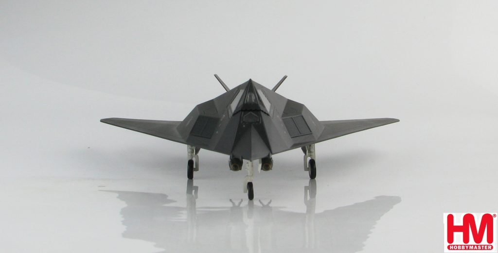 Hobby Master Collector 1/72 Air Power HA5805 United States Air Force Lockheed F-117A Nighthawk Stealth Attack Aircraft, 82-806 "Vega 31" "Operation Allied Force" 7th FS "Screamin Demons Kosovo War, 1999 (Military Airplanes Diecast Model, Pre built Aircraft Scale Model)