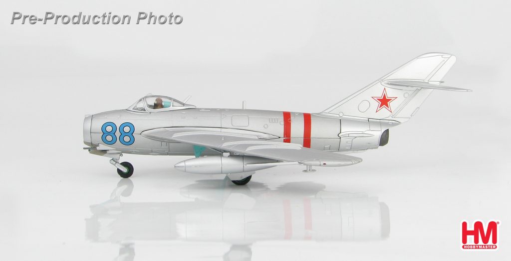 Hobby Master Collector 1/72 Air Power HA5903 MIG-17 "Fresco A" Blue 88, Soviet Air Force, August 1968 "Invasion of Czechoslovakia". Mikoyan-Gurevich MiG-17 Fresco Fighter aircraft (Military Airplanes Diecast Model, Pre built Aircraft Scale Model)