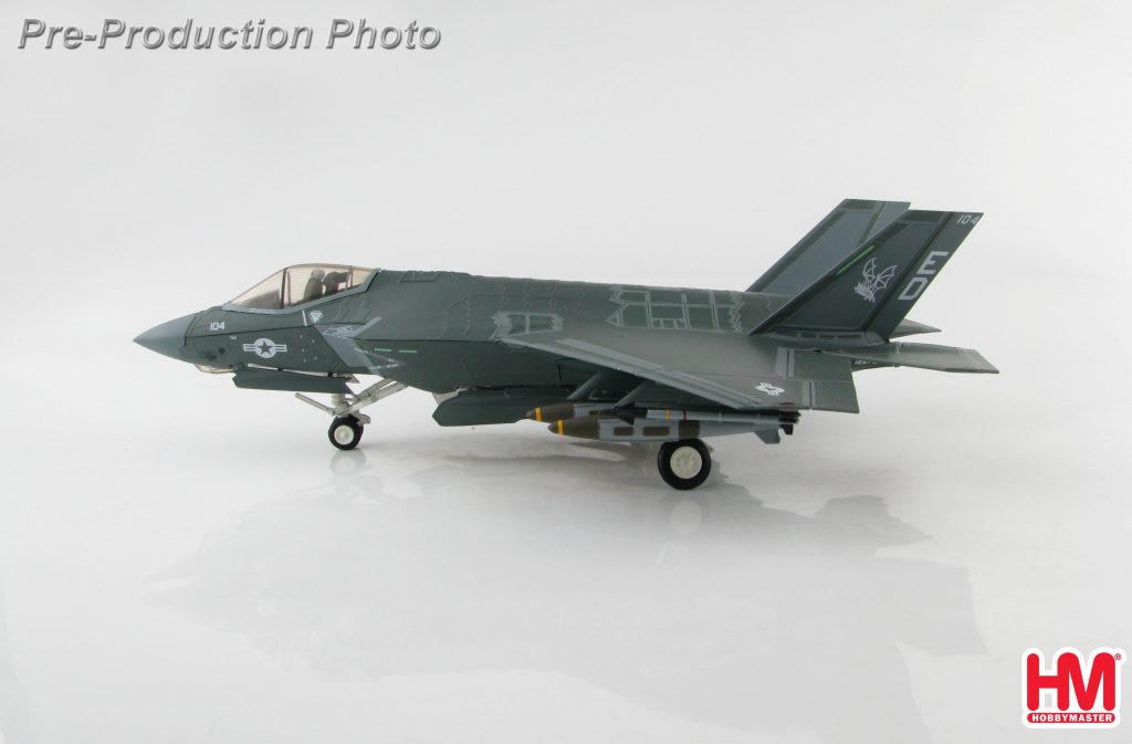 Hobby Master Collector 1/72 Air Power HA6204 U.S. Military Carrier-Based (CV/CATOBAR) Lockheed Martin F-35C 168735 "ED-104", Edwards AFB, California 2016, F-35 Lightning II Stealth Multirole Combat Fighter (Military Airplanes Diecast Model, Pre built Aircraft Scale Model)