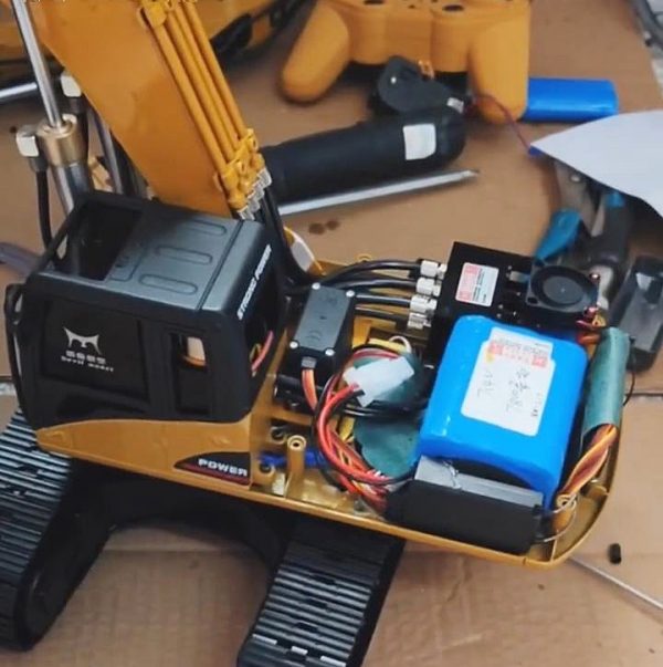 DIY (Do It Yourself) RC Hydraulic Excavator Upgrade Package For Hui-Na Toys 580, 2.4GHz Radio Remote Control, 23 Channel, All Metal, 1:14 Scale Model RC Excavator Toy.Transform (Customize, Modify) Upgrade Kits.