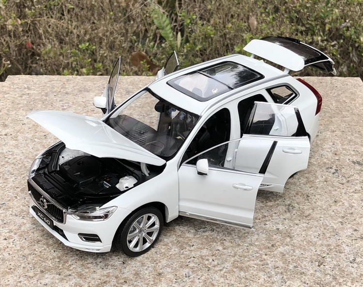 1:18 Scale Volvo XC40 Diecast Model White 