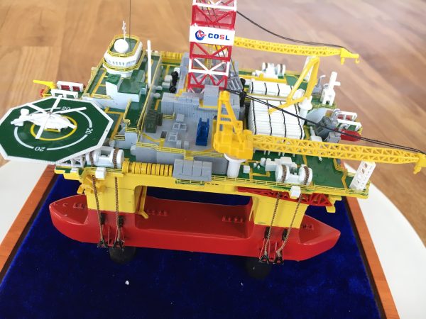 1/700 Scale Model China National Offshore Oil Corporation 982 Deepwater Semi-Submersible Drilling Platform, COSL HYSY982 Semi-Submersible Offshore Drilling Rig (Oil platform, Offshore Platform) Die-Cast Model