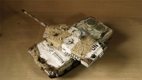 Leopard 2A6 With Tank Gun Stabilizer / Gun Stabilization System Real Remote Control Tank, 1/16 Scale Full Metal RC Tank, UN White Color Weathering Coating 4