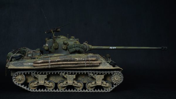 M4A3E8 SHERMAN 'FURY' RC Tank, WWII M4 Sherman Scale Model Tank Build & Weathering, M4A2 76mm HVSS Sherman RC Tank Customized Paint 1