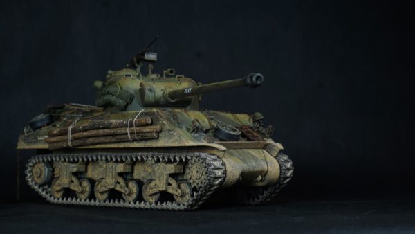 M4A3E8 SHERMAN 'FURY' RC Tank, WWII M4 Sherman Scale Model Tank Build & Weathering, M4A2 76mm HVSS Sherman RC Tank Customized Paint 5