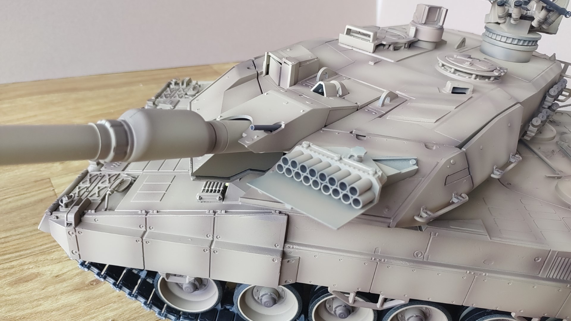 RC Leopard 2A6 Tank, Full Metal, Tank Gun Stabilizer, Remote controlled light weapon station 200PLUS (FLW 200PLUS) 6