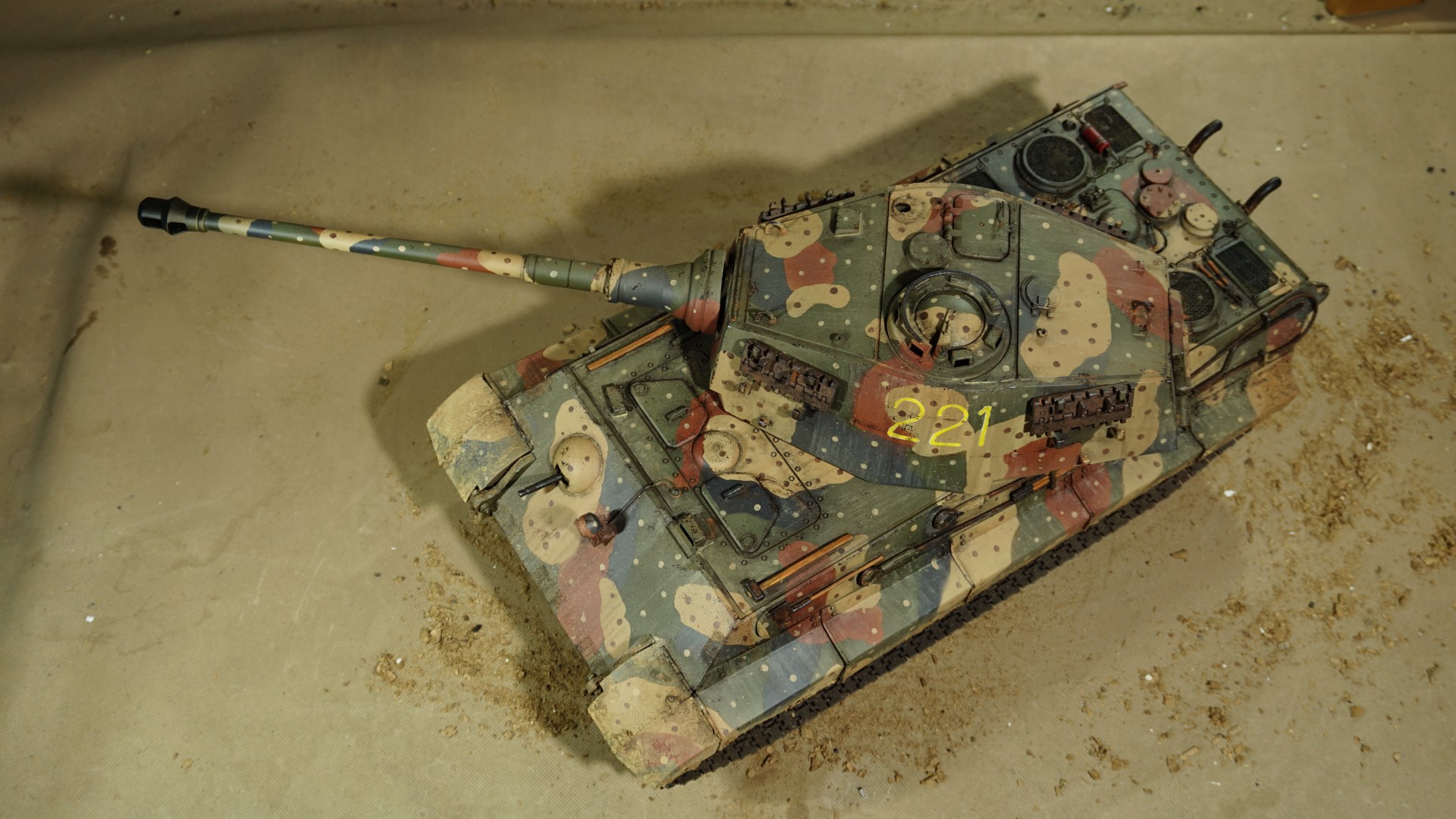 Full Metal Custom Weathered Paint King Tiger Scale Model RC Tank, "Kurt Knispel's Tiger II" Tank Skin Panzerkampfwagen Tiger Ausf. B Model