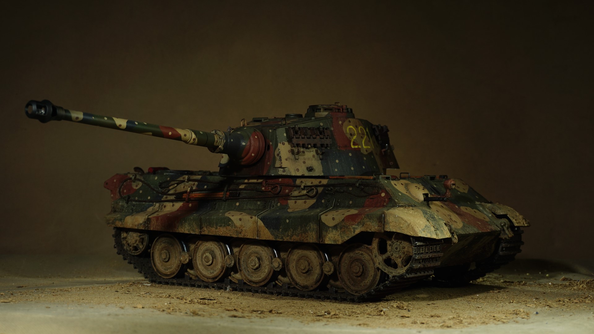 Full Metal Custom Weathered Paint King Tiger Scale Model RC Tank, "Kurt Knispel's Tiger II" Tank Skin Panzerkampfwagen Tiger Ausf. B Model