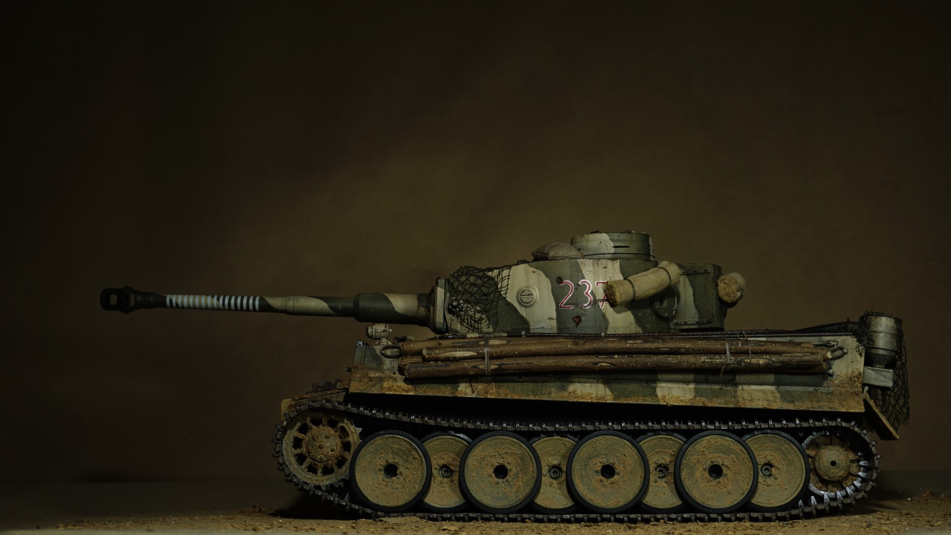 Tiger Tank 237 Diorama, Battlefield V The Last Tiger Custom Model Building, Tiger 1 RC Tank Model Painting, Tank Model Weathering